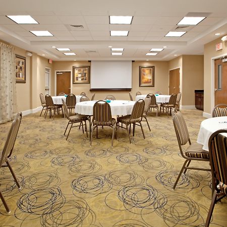 Holiday Inn Express Pembroke By Ihg Экстерьер фото