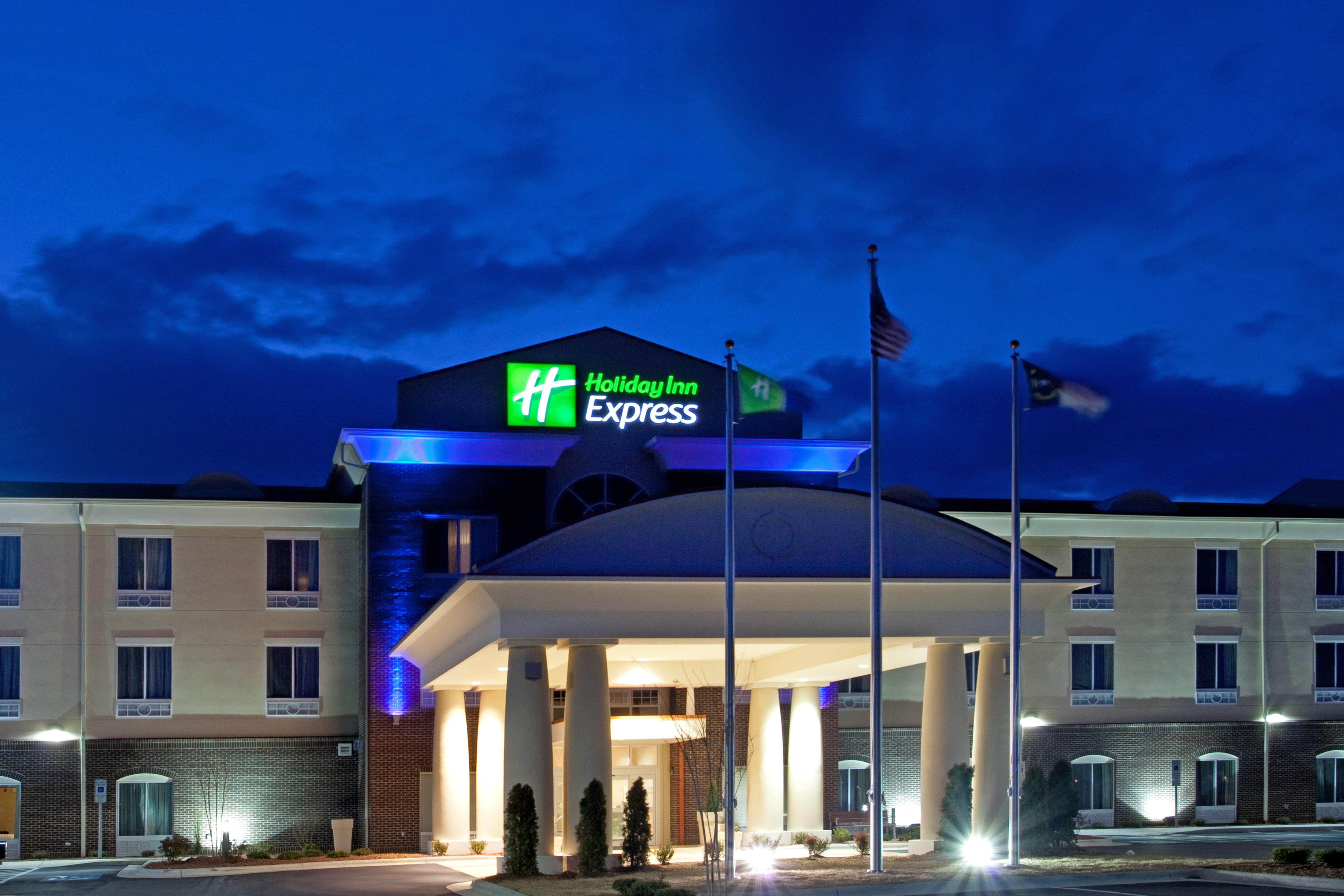 Holiday Inn Express Pembroke By Ihg Экстерьер фото