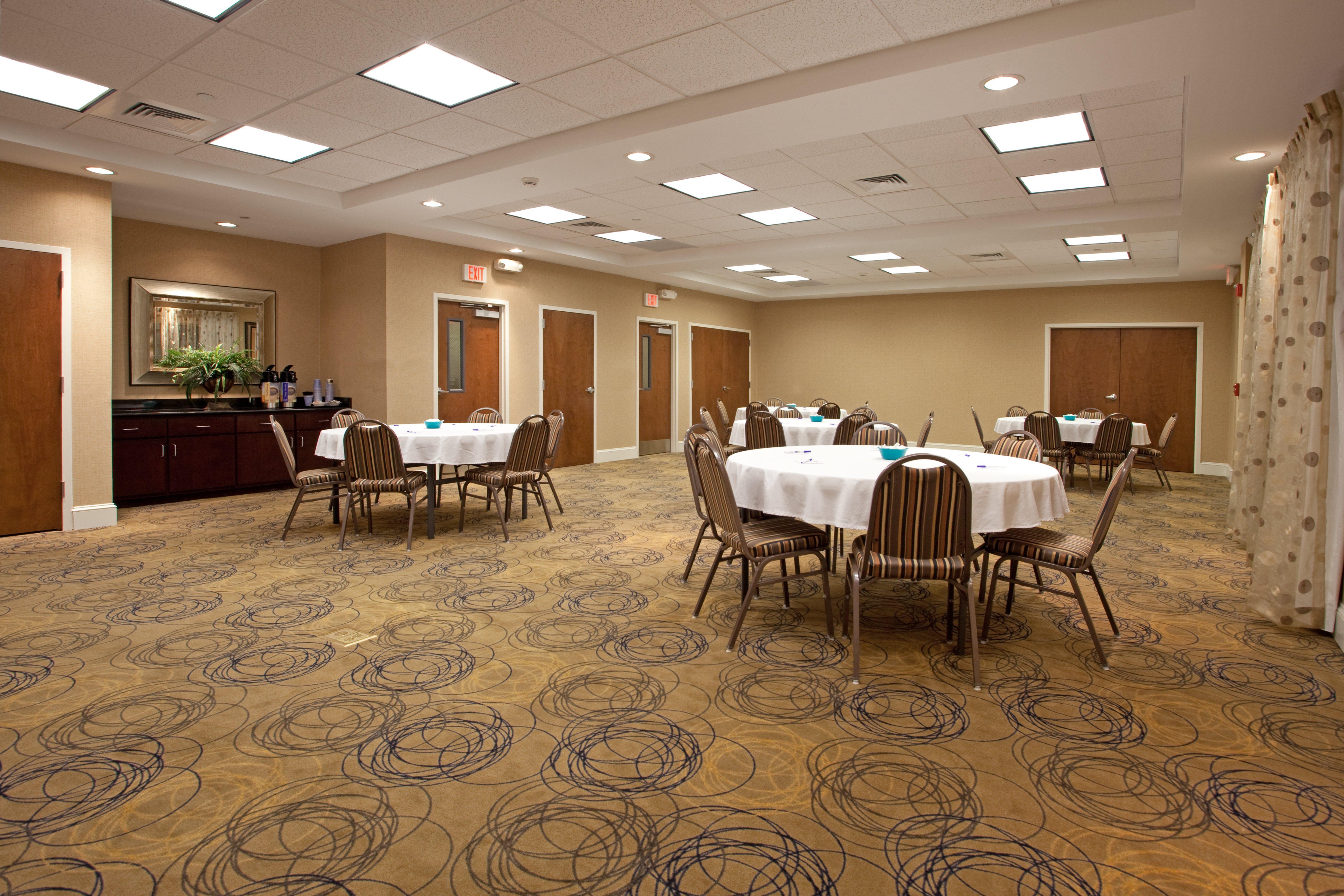 Holiday Inn Express Pembroke By Ihg Экстерьер фото