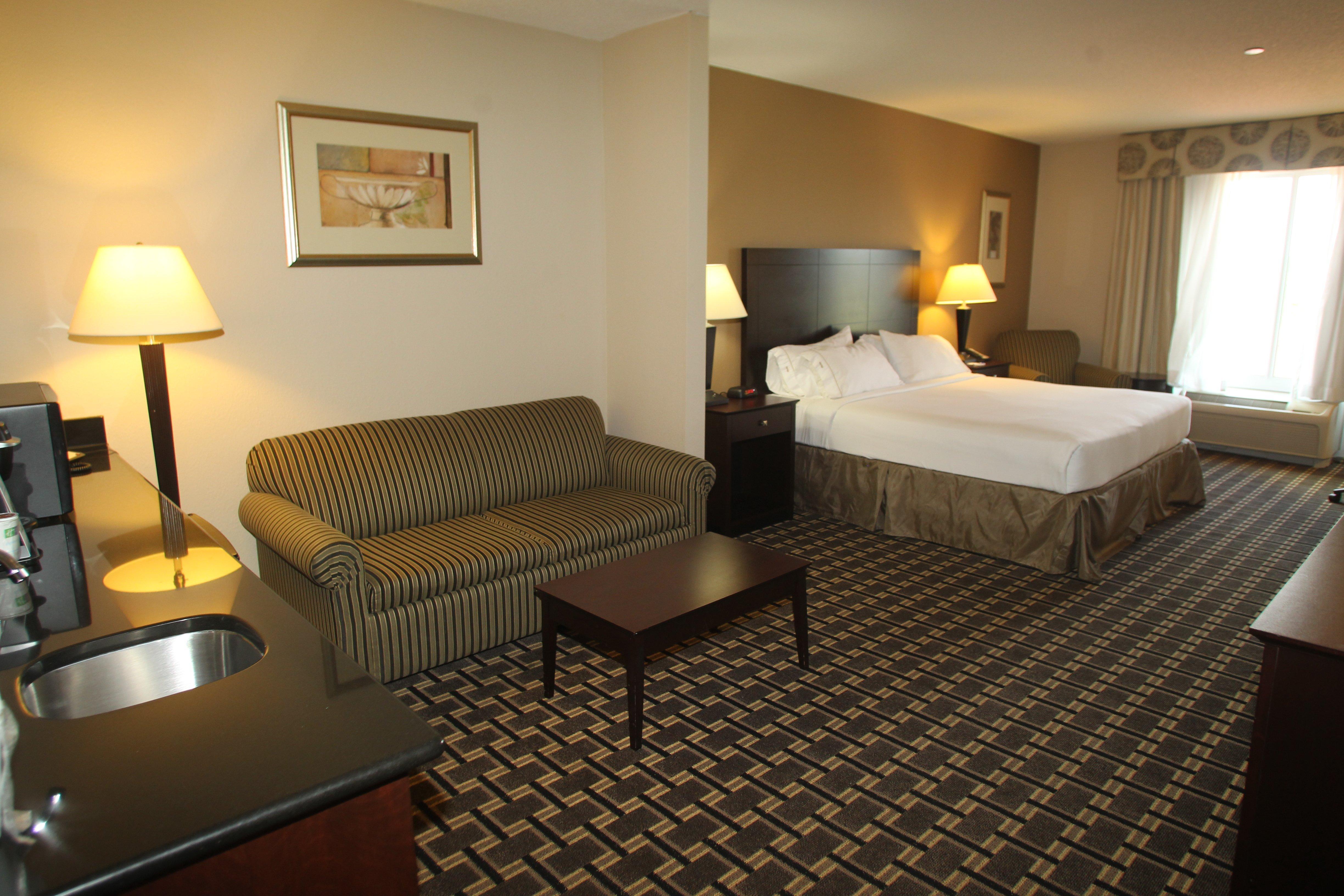 Holiday Inn Express Pembroke By Ihg Экстерьер фото