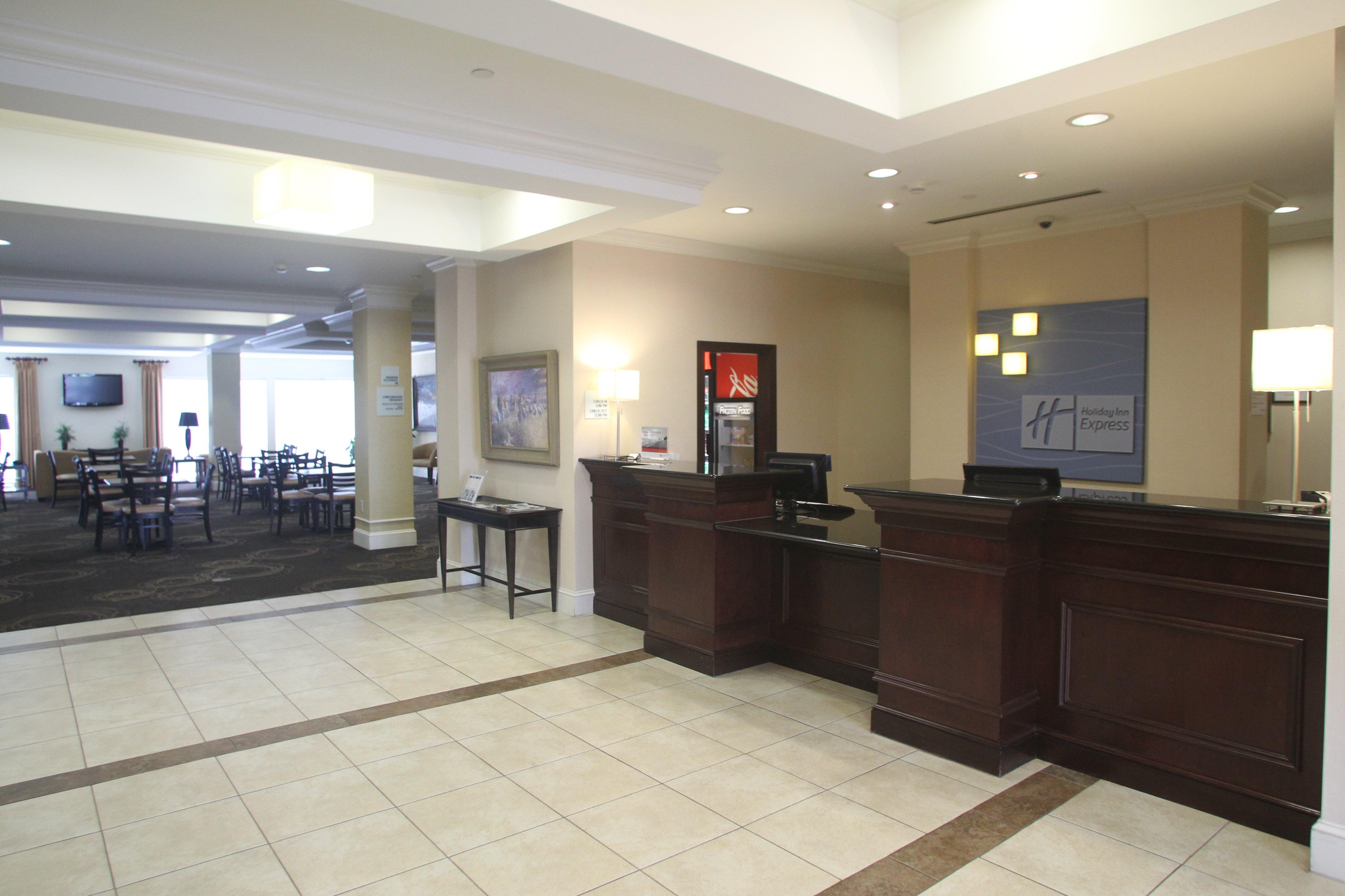 Holiday Inn Express Pembroke By Ihg Экстерьер фото