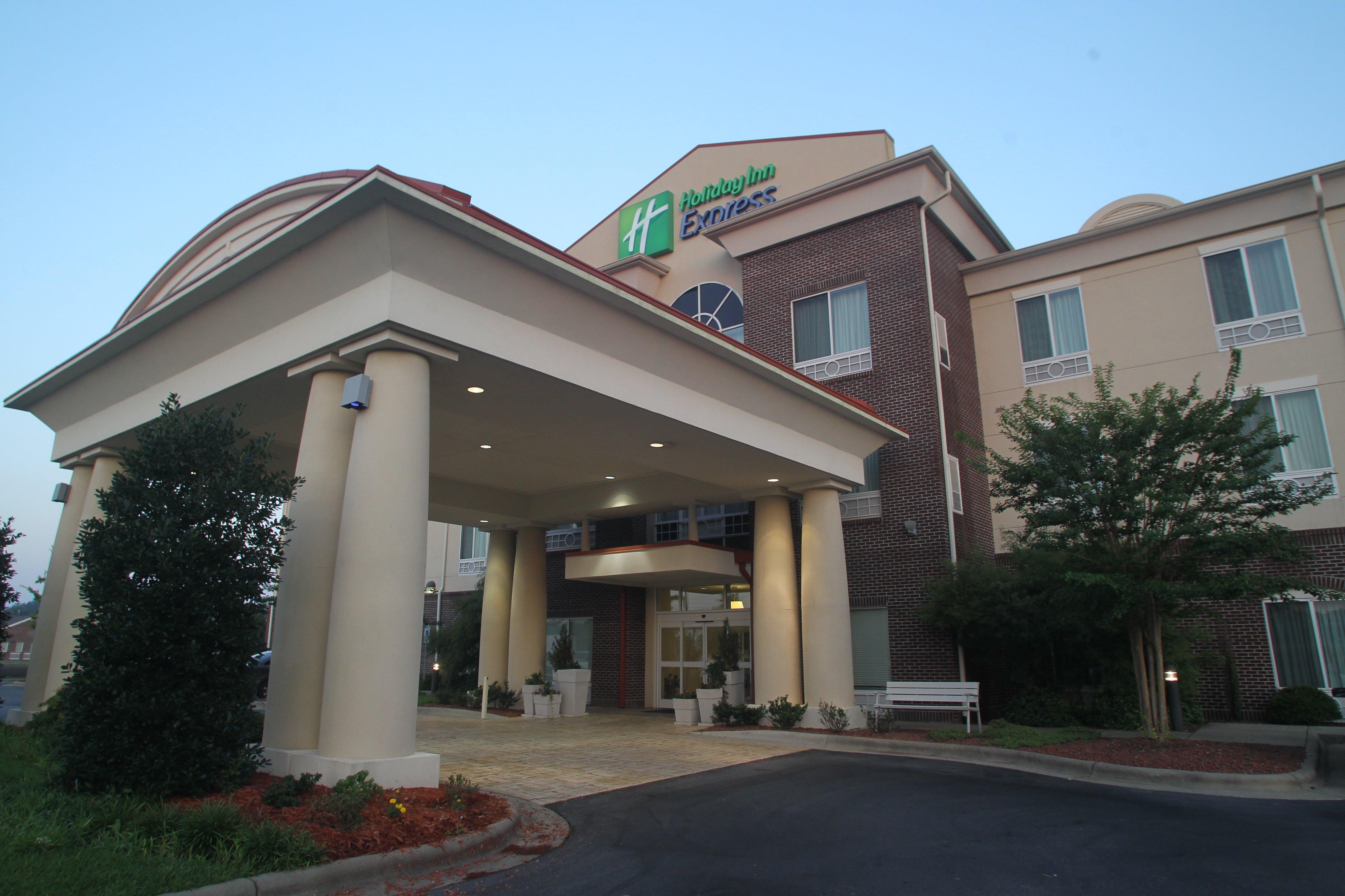 Holiday Inn Express Pembroke By Ihg Экстерьер фото