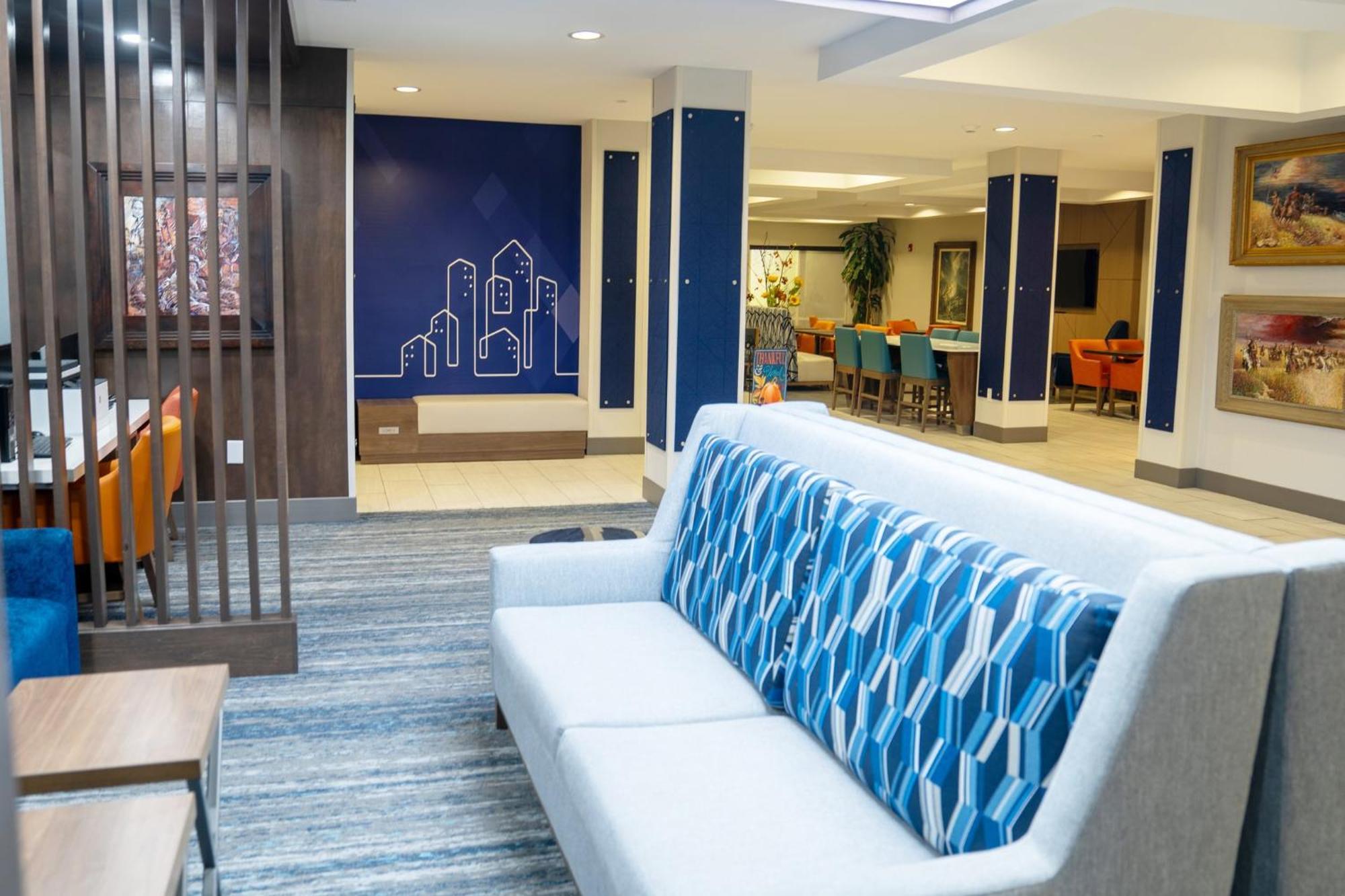 Holiday Inn Express Pembroke By Ihg Экстерьер фото