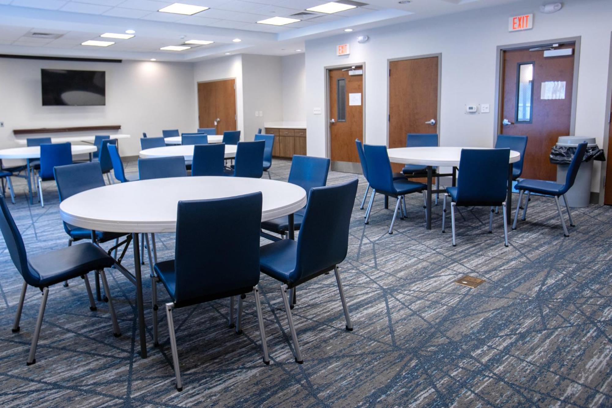 Holiday Inn Express Pembroke By Ihg Экстерьер фото