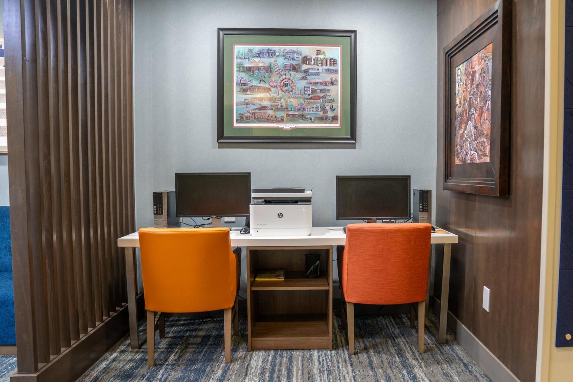 Holiday Inn Express Pembroke By Ihg Экстерьер фото