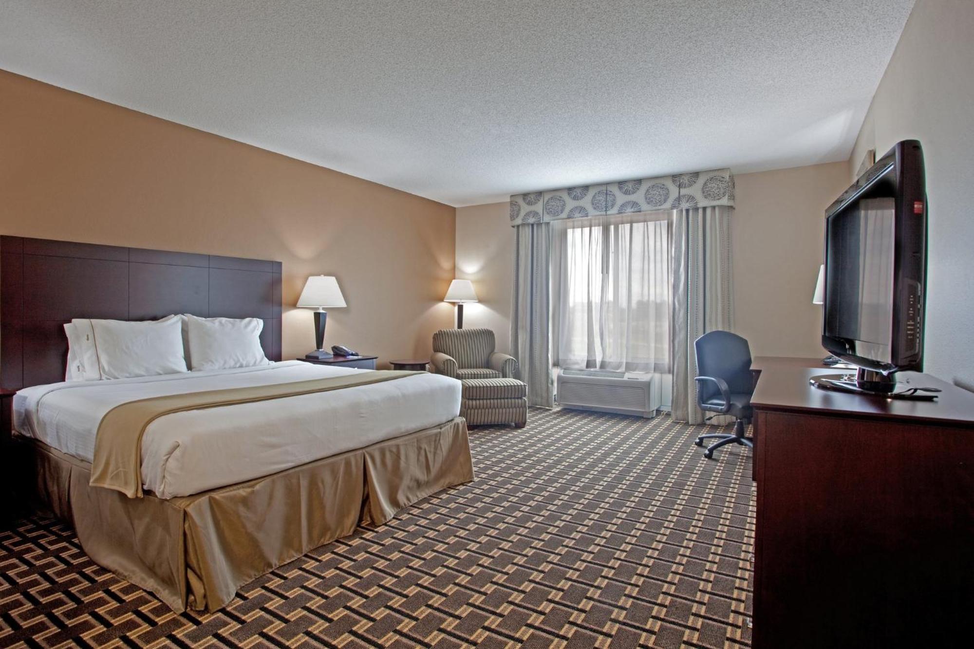 Holiday Inn Express Pembroke By Ihg Экстерьер фото