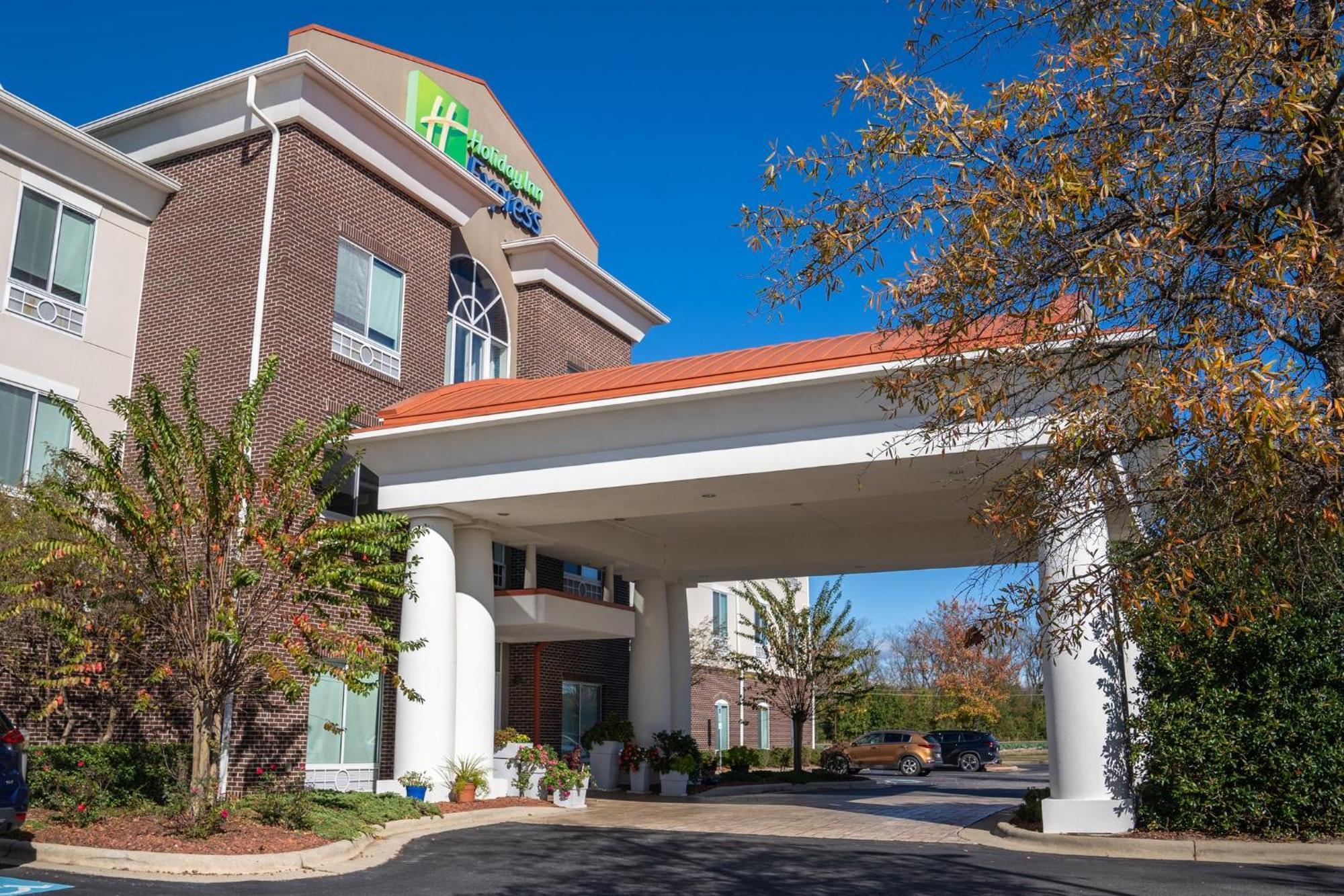 Holiday Inn Express Pembroke By Ihg Экстерьер фото