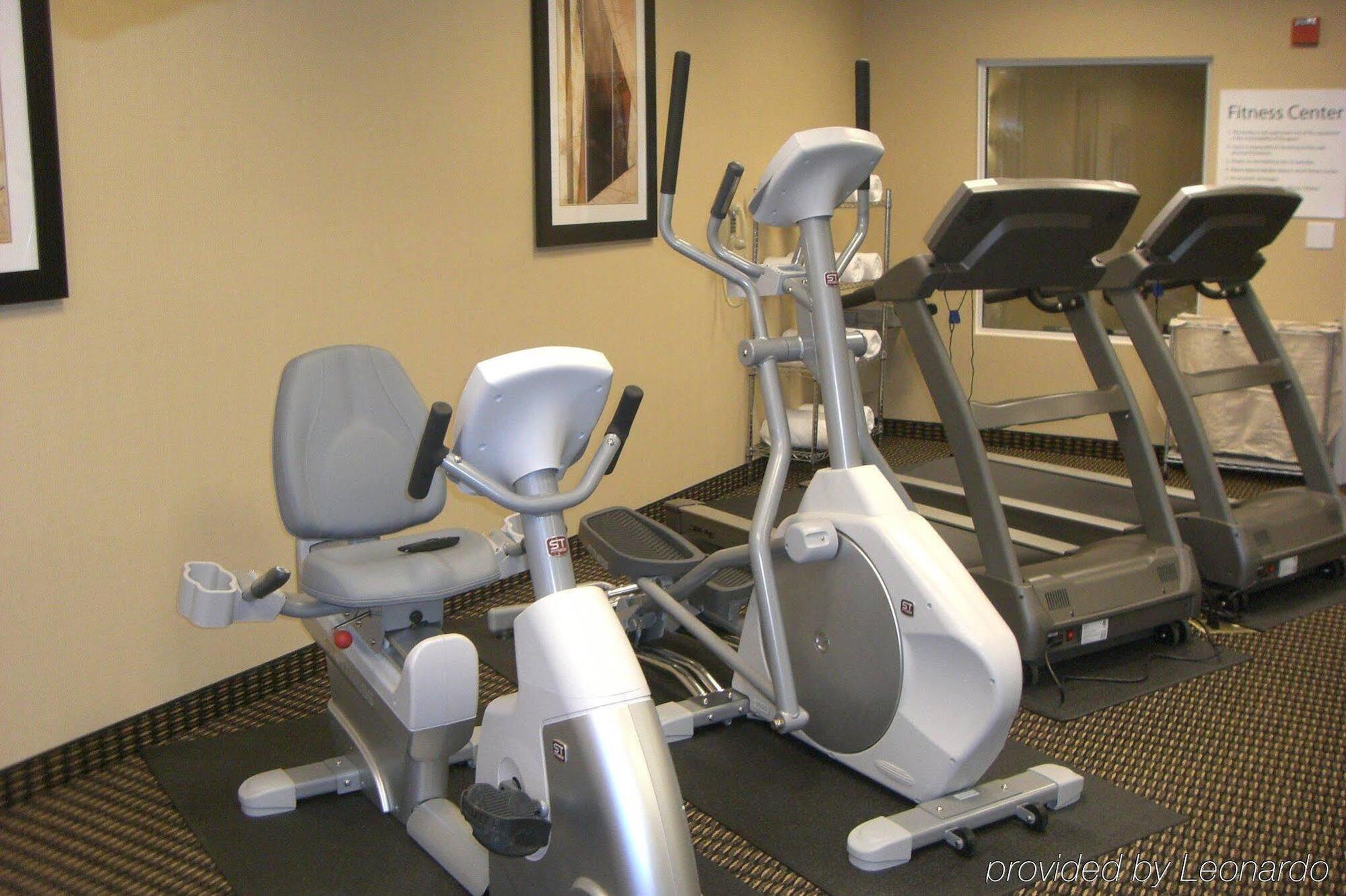 Holiday Inn Express Pembroke By Ihg Экстерьер фото