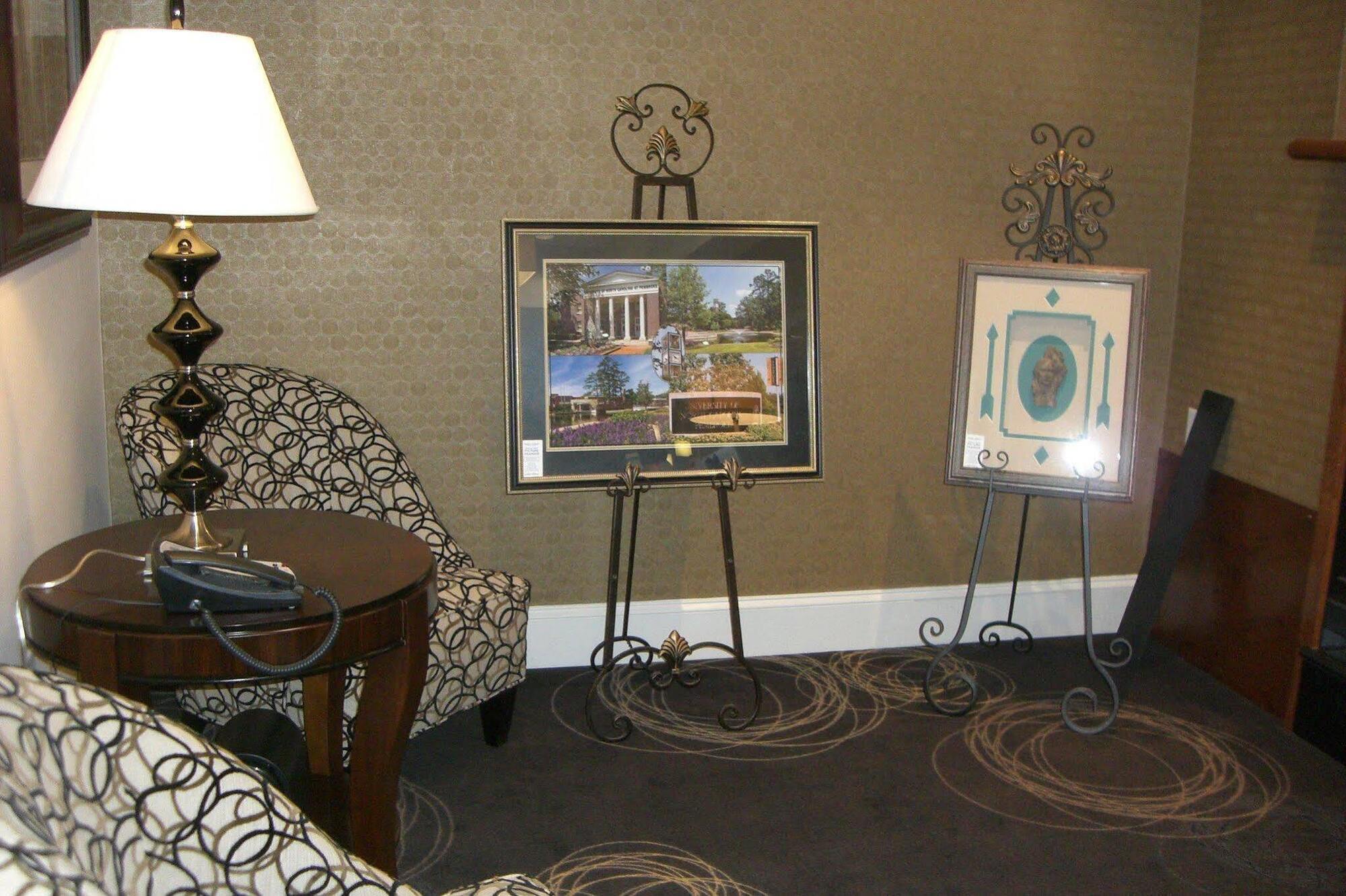 Holiday Inn Express Pembroke By Ihg Экстерьер фото
